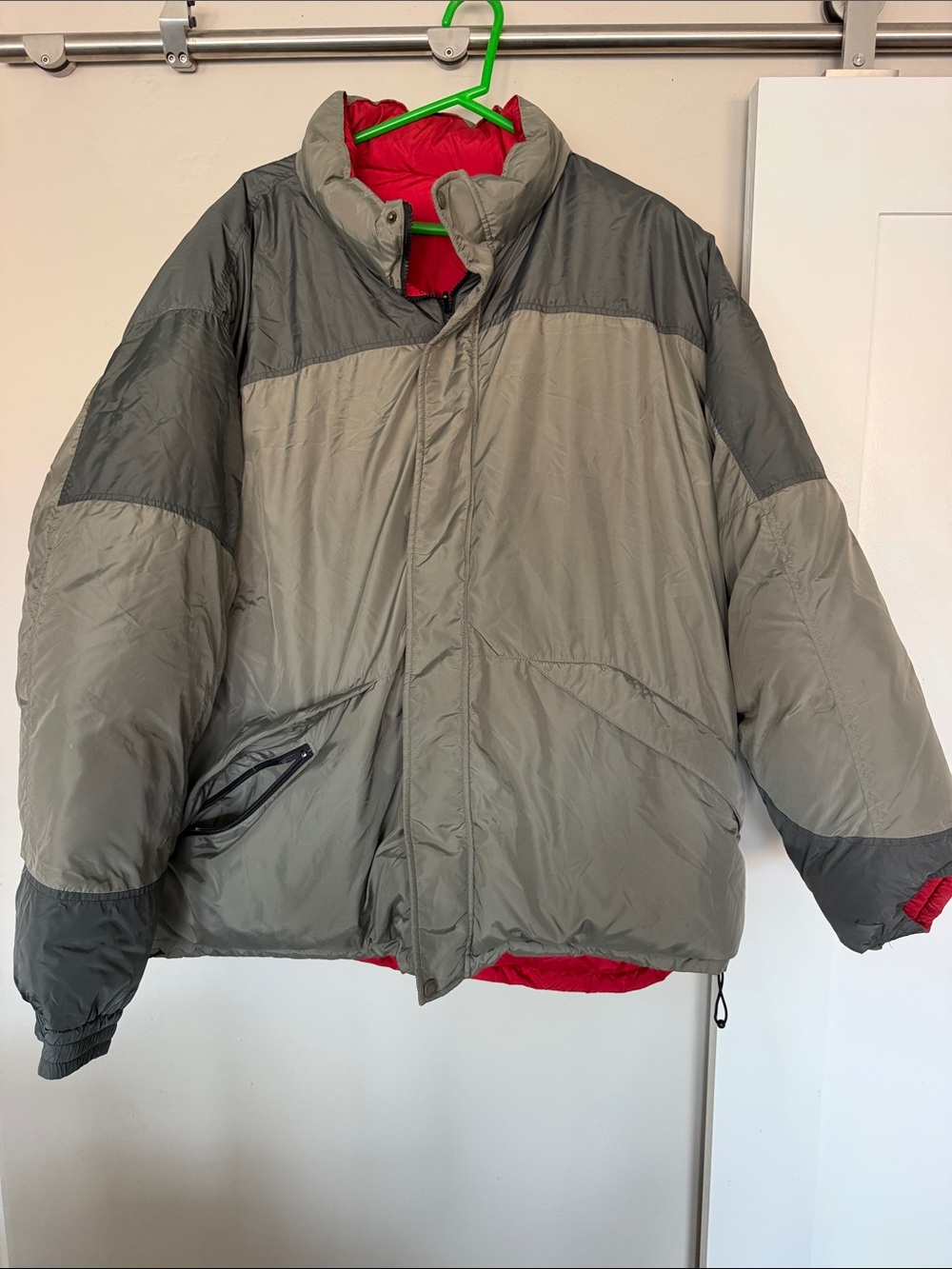 Vintage Cabela's reversible Two-Tone Gray Puffer Jacket with Red Lining